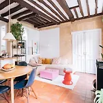 Urban & Stylish Apartment Republique!